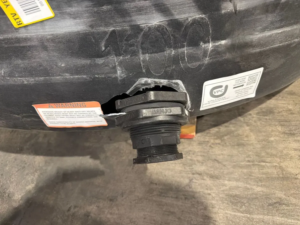 550 Gallon Black Vertical Water Storage Tank - image 3