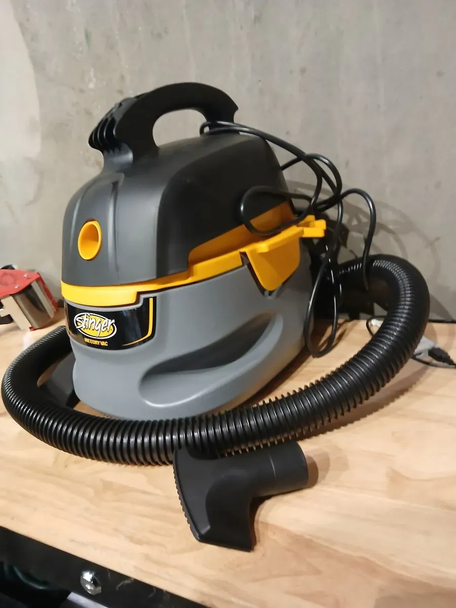Stinger Compact Wet/Dry Vac - image 2