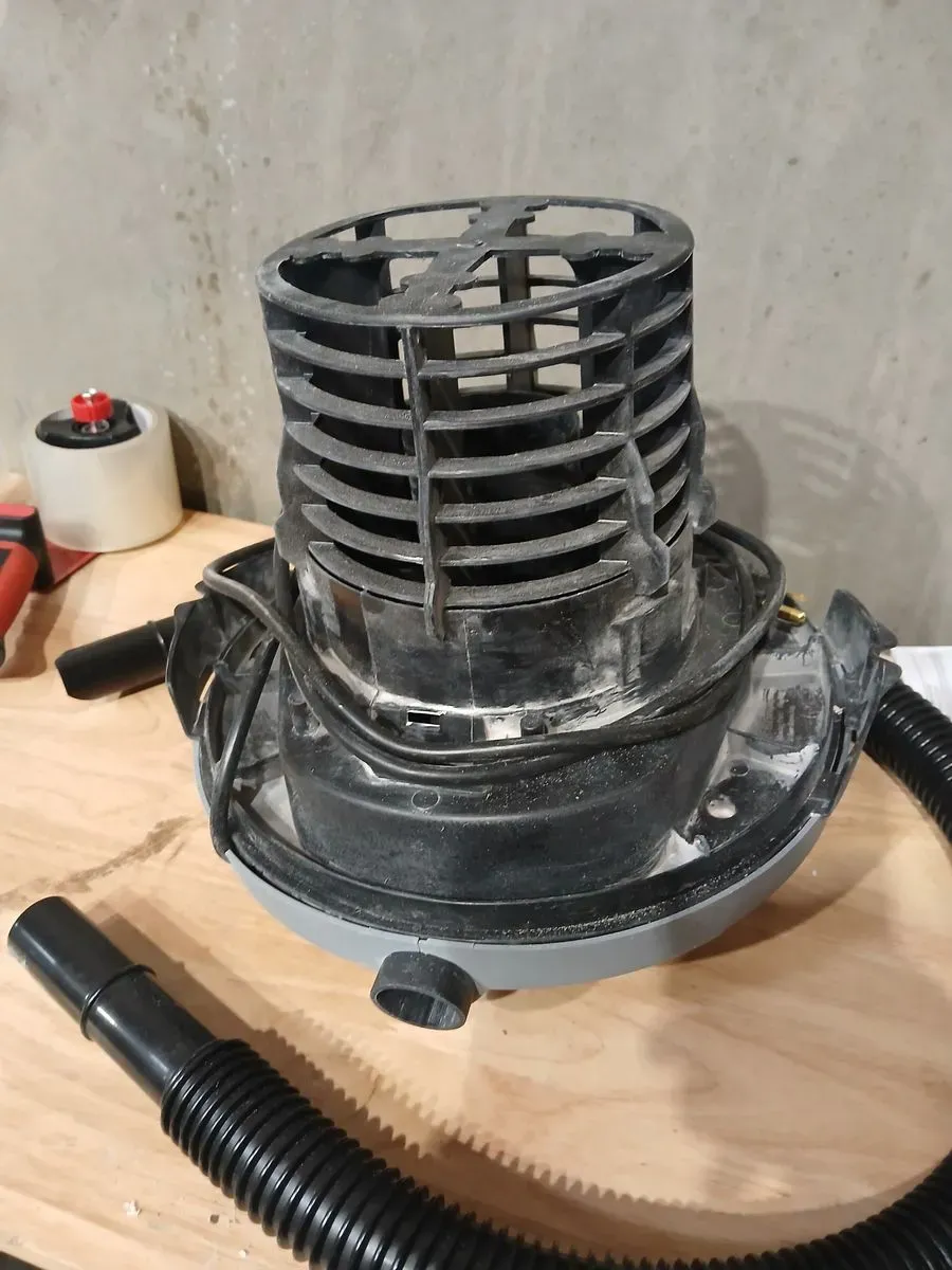 **it is used**Bucket Head 5 Gal. 1.75 Peak HP Wet Dry Vac Powerhead Shop Vacuum with Filter, Hose (Compatible with 5 Gal. Homer Bucket) BH0100 - image 2