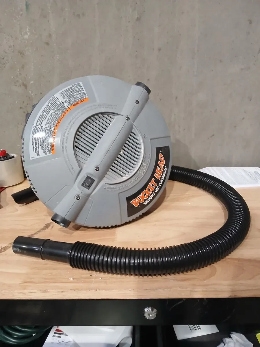 **it is used**Bucket Head 5 Gal. 1.75 Peak HP Wet Dry Vac Powerhead Shop Vacuum with Filter, Hose (Compatible with 5 Gal. Homer Bucket) BH0100 - image 3