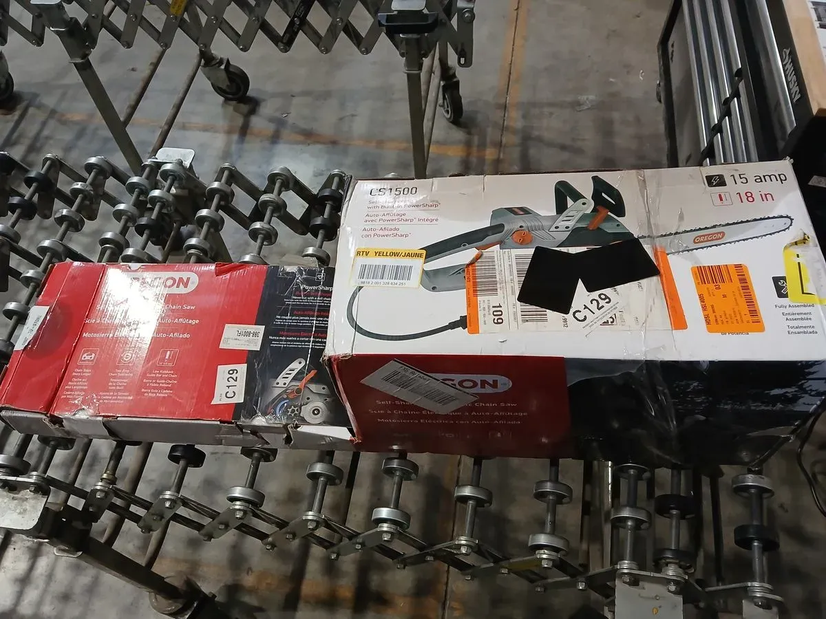 ***It's dirty and used.***Oregon CS1500 Self-Sharpening 15 Amp Corded Electric Chainsaw, 18 in. Bar, Equipped with PowerSharp Saw Chain - image 4