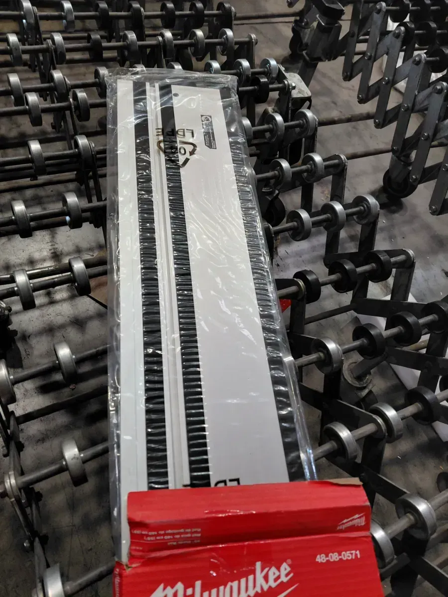 Milwaukee M18 FUEL 18-Volt Lithium-Ion Brushless Cordless 55 in. Track Saw Rail - image 2