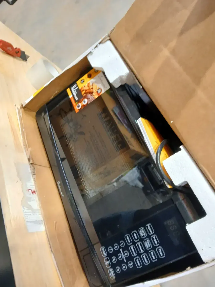 Continental Electric [0.7 Cubic Feet Countertop Microwave in Black Glass Plate Included] - image 3