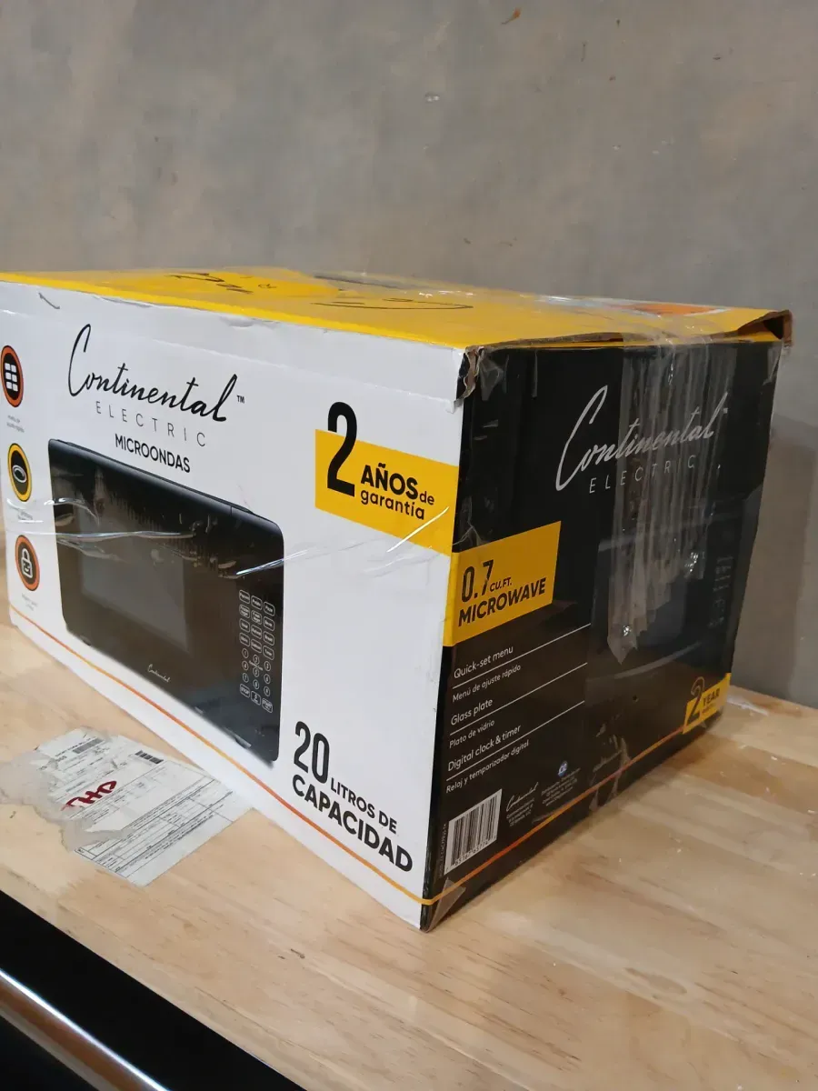 Continental Electric [0.7 Cubic Feet Countertop Microwave in Black Glass Plate Included] - image 2