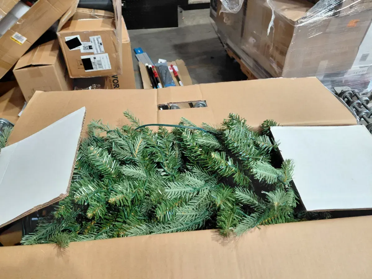 3 ft. Grand Duchess Twinkling Balsam Fir LED Pre-Lit Artificial Trees G4 - image 2