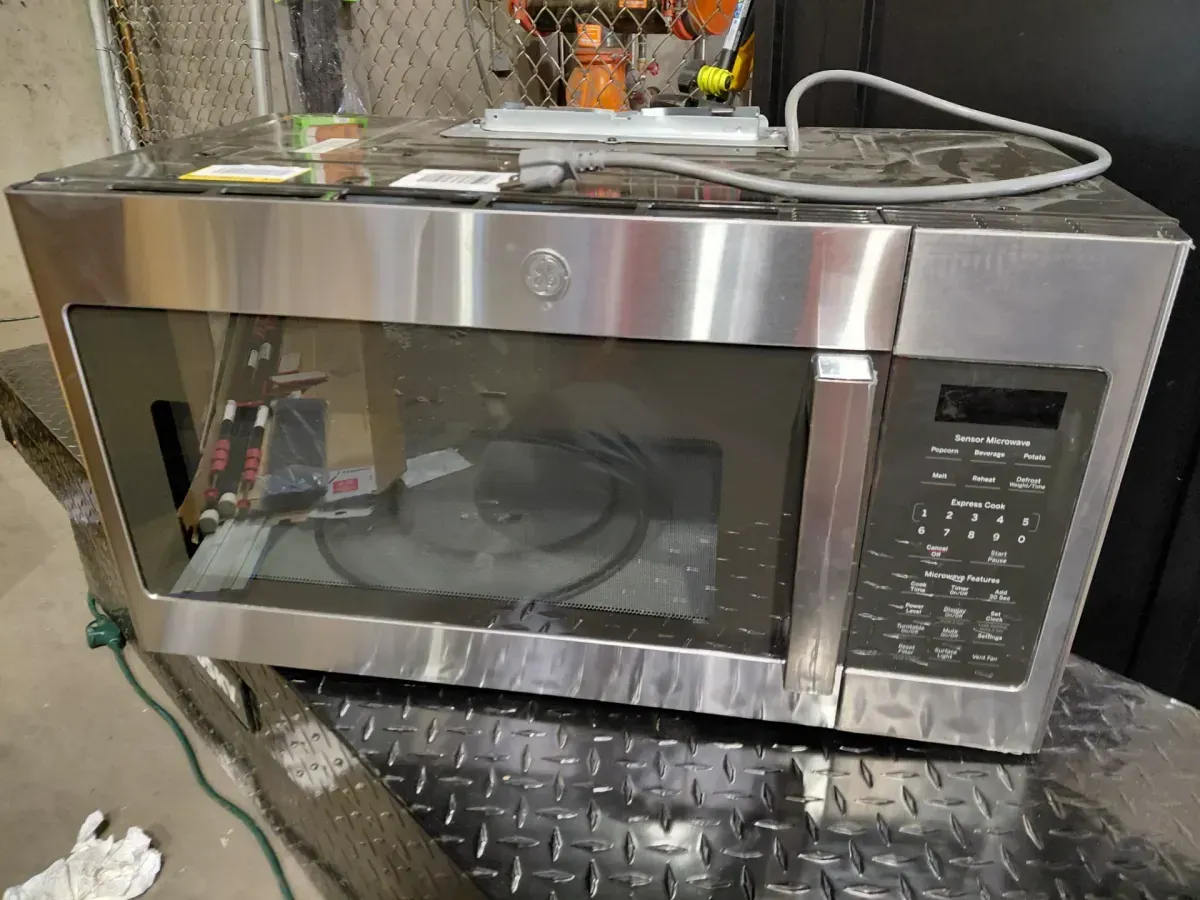 GE Over-the-Range Sensor Microwave Oven - image 2