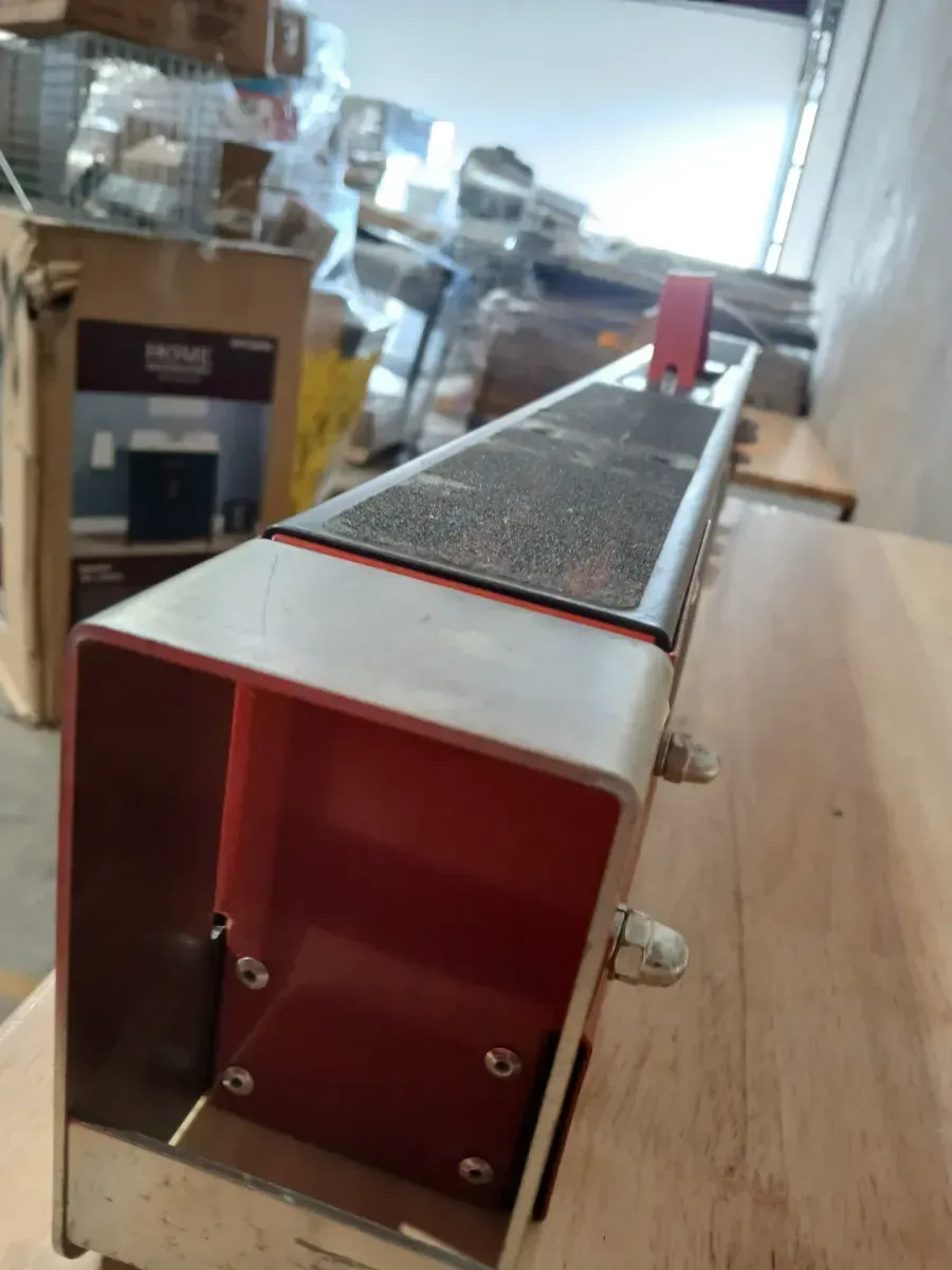 Husky 25.5 in. x 42.5 W/25.5 in. to 32.5 in. H Adjustable Saw Horse and Jobsite Table with 1300 lbs. Capacity - 1 Each - image 4