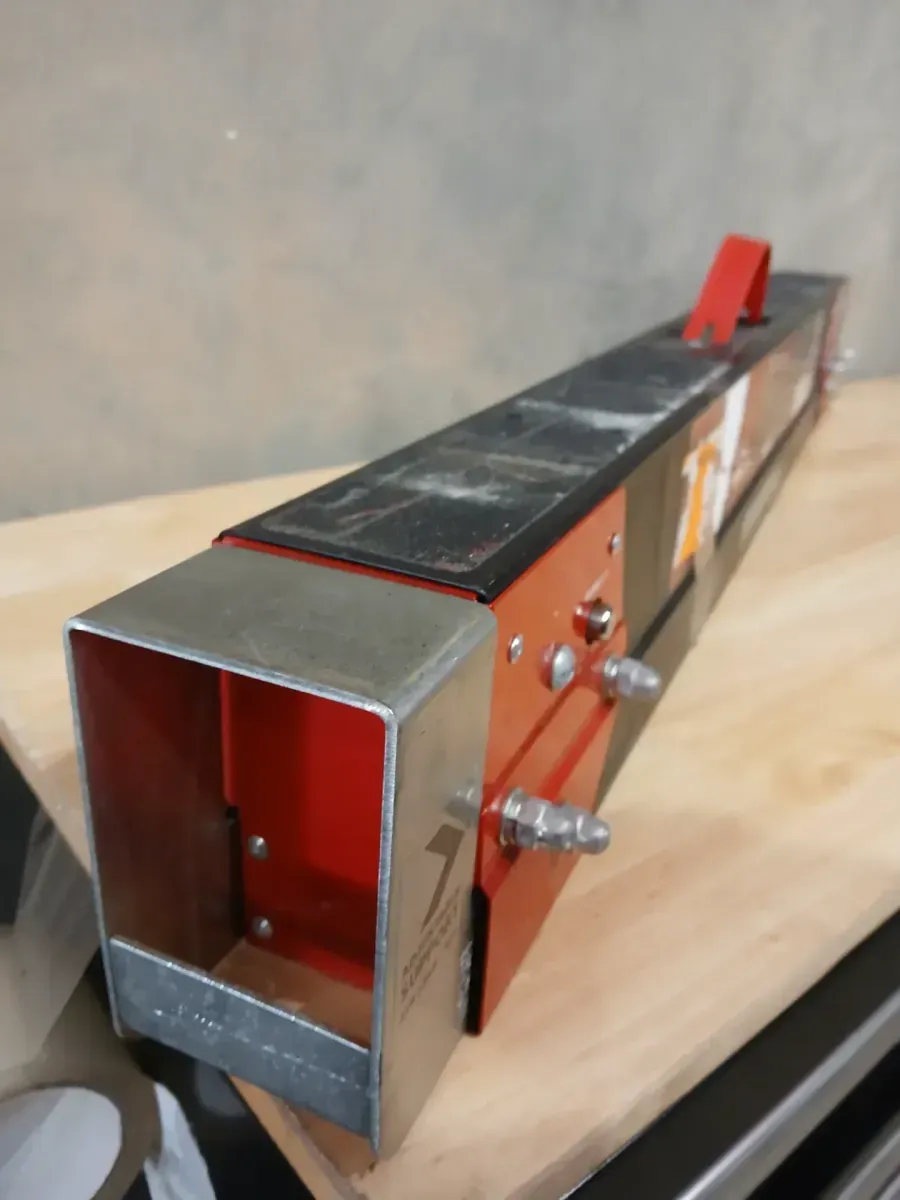 Husky 25.5 in. x 42.5 W/25.5 in. to 32.5 in. H Adjustable Saw Horse and Jobsite Table with 1300 lbs. Capacity - 1 Each - image 3