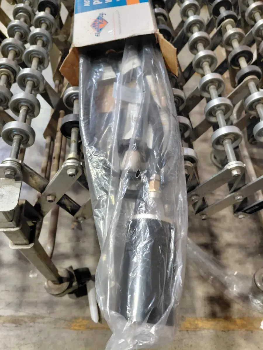 Flame King 340,000 BTU Propane Torch Self Igniting with Turbo Blast Trigger and Flow Valve - image 3