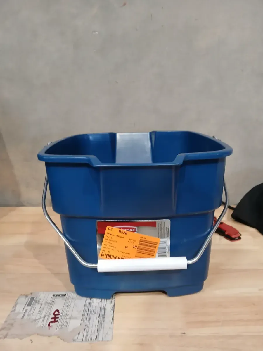 Rubbermaid Roughneck 3-3/4 Gal. Royal Blue Plastic Bucket - image 4