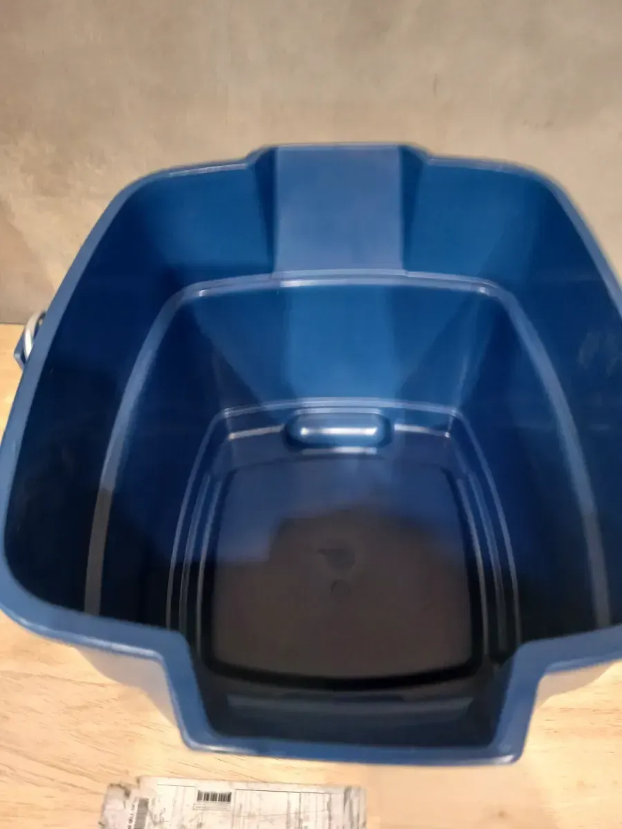 Rubbermaid Roughneck 3-3/4 Gal. Royal Blue Plastic Bucket - image 3
