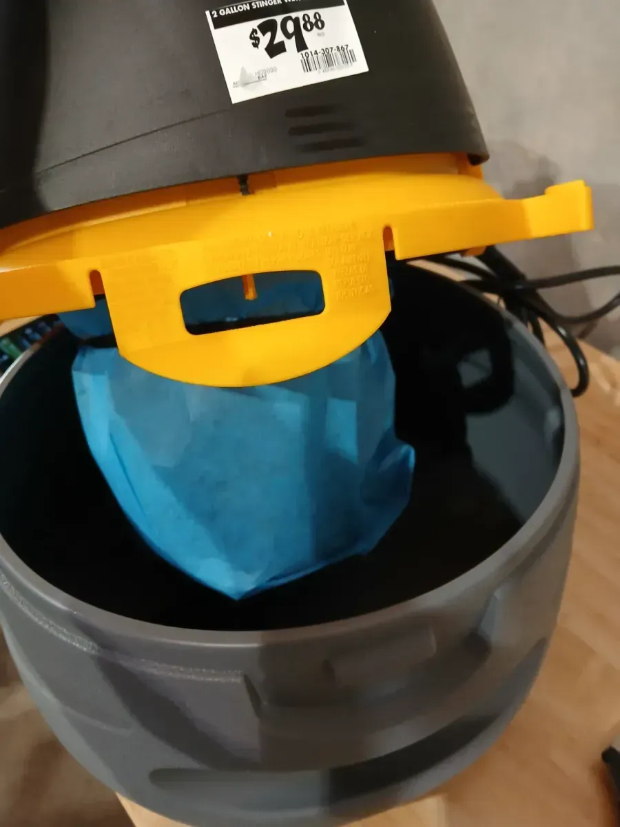 Stinger 2 Gallon Wet/Dry Vac - image 2