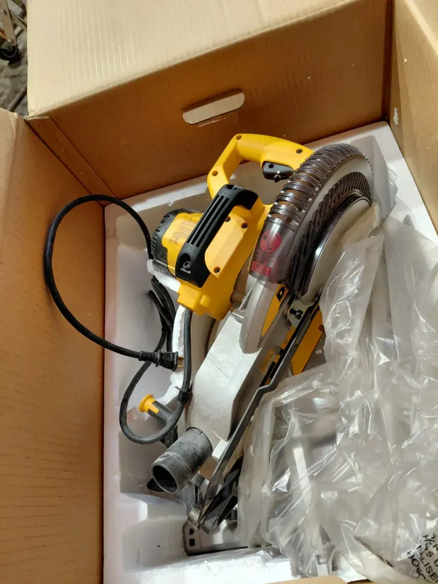 DEWALT 15 Amp Corded 10 in. Compound Single Bevel Miter Saw - image 2