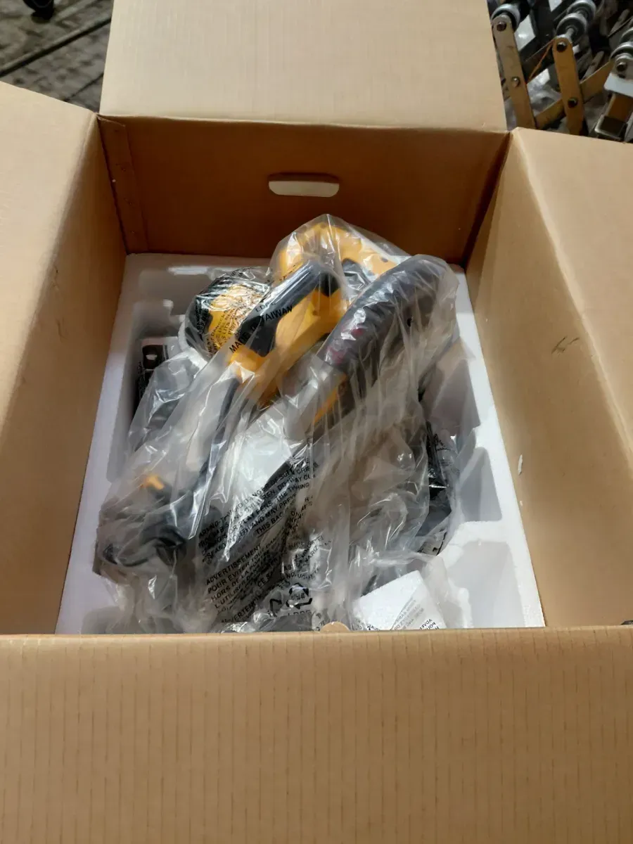 DEWALT 15 Amp Corded 10 in. Compound Single Bevel Miter Saw - image 2