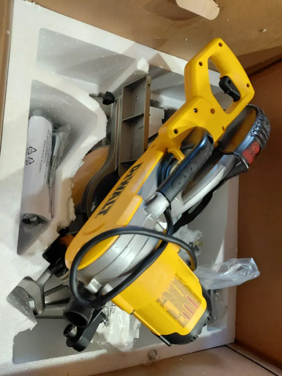 DEWALT 15 Amp Corded 12 in. Compound Double Bevel Miter Saw - image 2