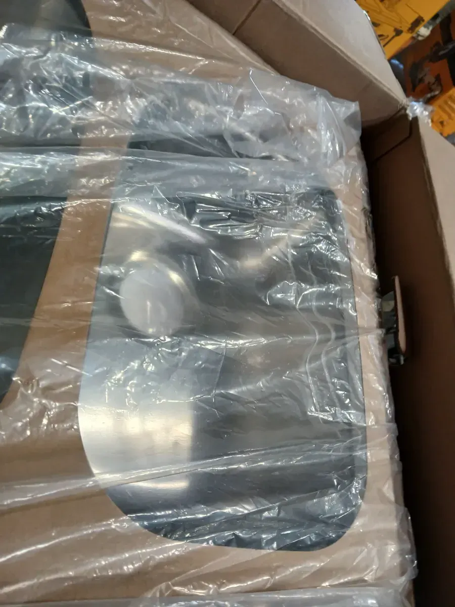 UKINOX 31.5 in. Double Bowl 70/30 split Undermount Stainless Steel Kitchen Sink - image 5