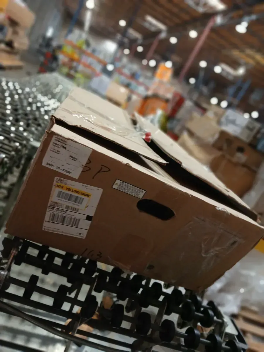 UKINOX 31.5 in. Double Bowl 70/30 split Undermount Stainless Steel Kitchen Sink - image 2