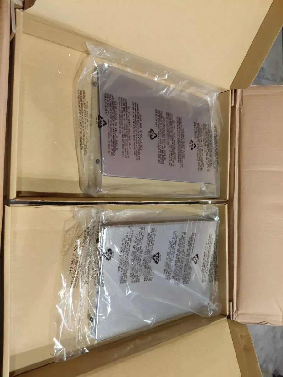 DEWALT 15 Amp Corded 13 in. Heavy-Duty 2-Speed Bench Planer with (3) Knives, In Feed Table and Out Feed Table - image 3