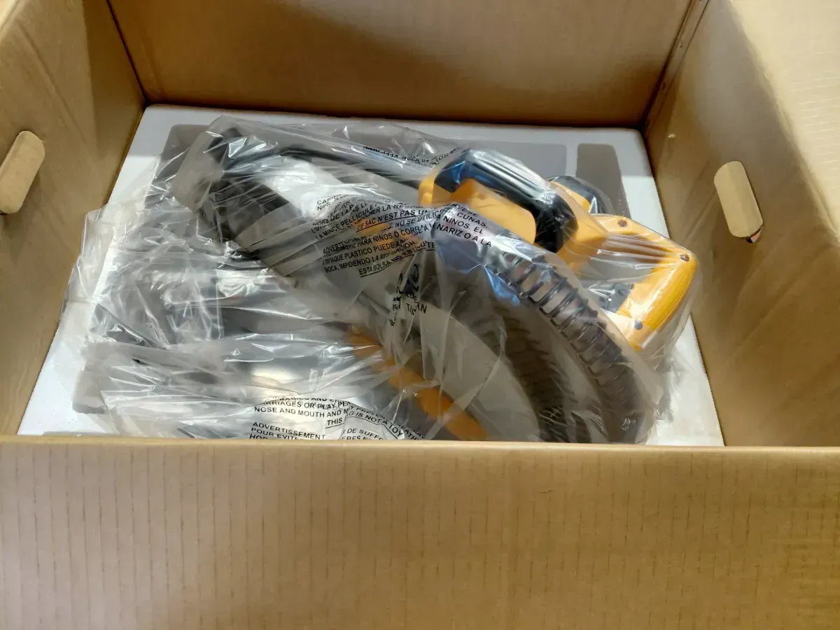 DEWALT 15 Amp Corded 12 in. Single Bevel Compound Miter Saw - image 3