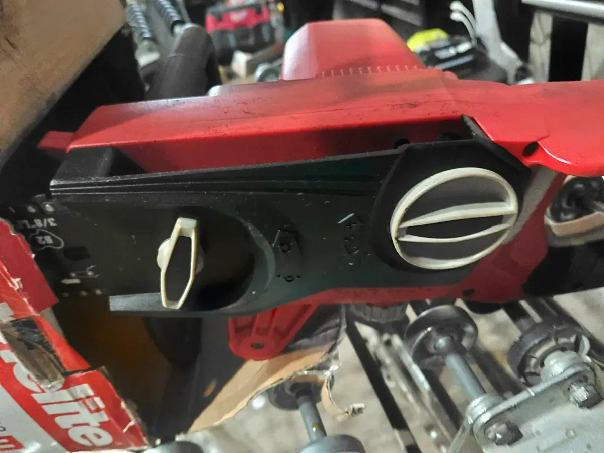 Homelite 9 amp electric chain saw (14 in. 9 Amp Electric Chainsaw) - image 2