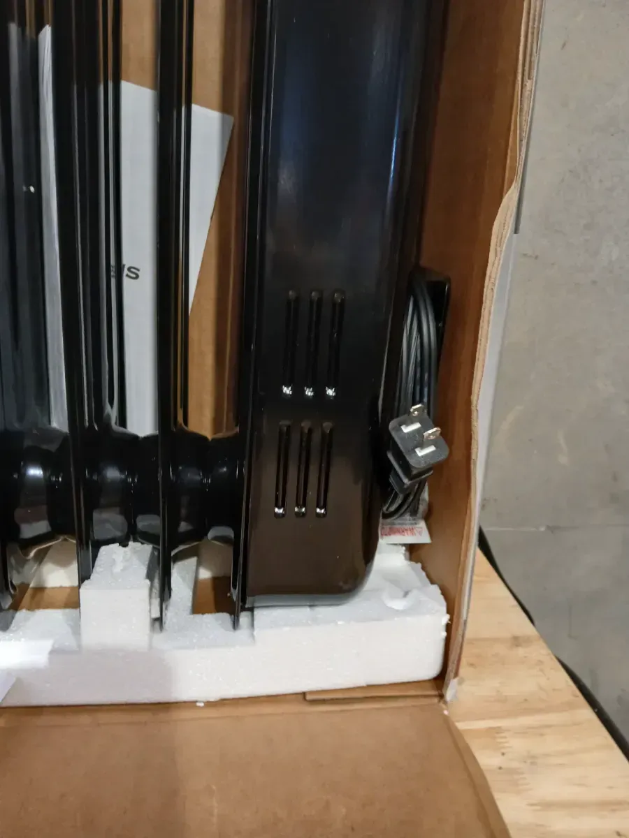 Pelonis 1,500-Watt Oil-Filled Radiant Electric Space Heater with Thermostat - image 5