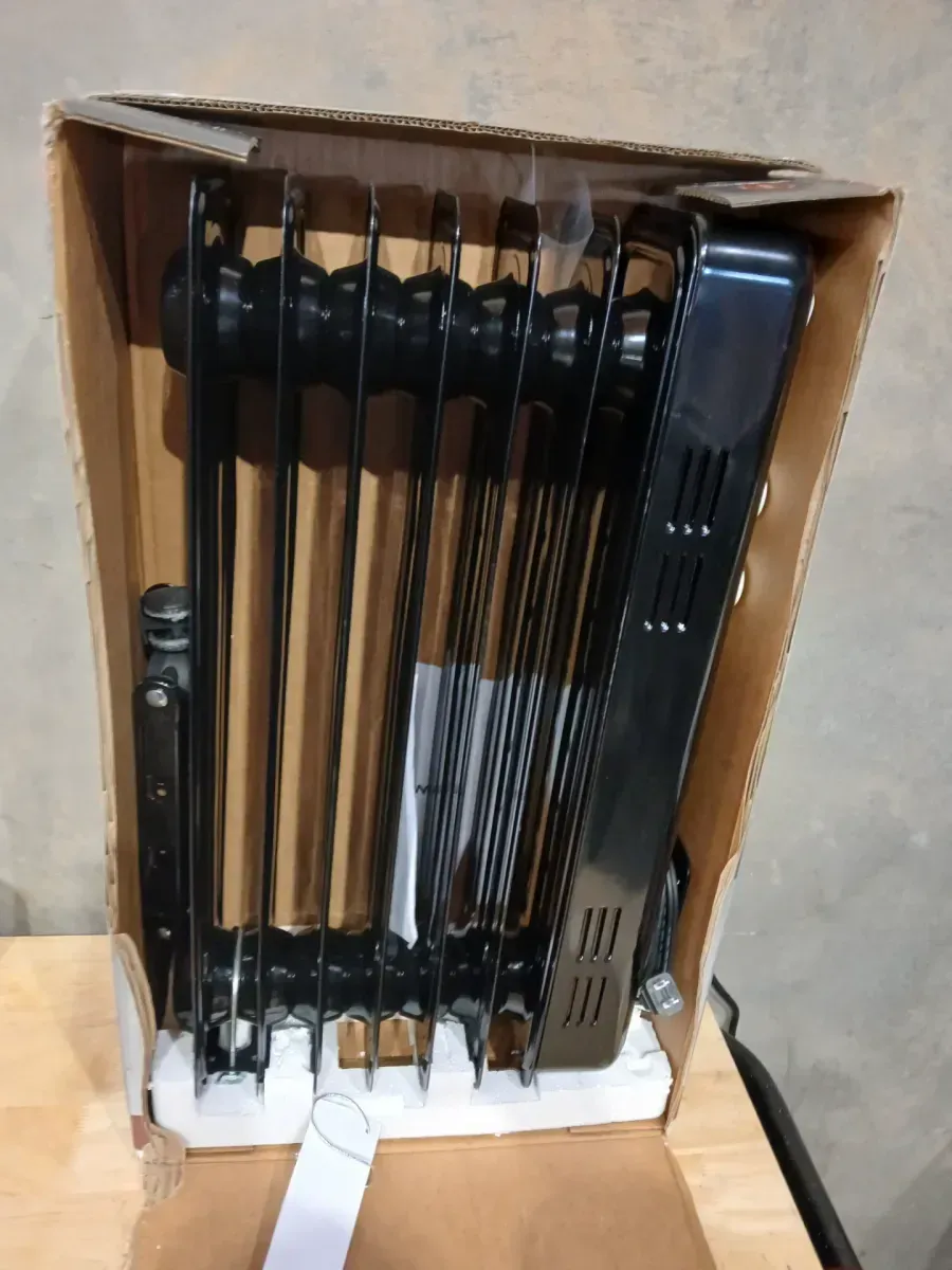 Pelonis 1,500-Watt Oil-Filled Radiant Electric Space Heater with Thermostat - image 4