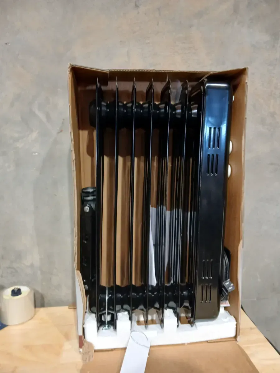 Pelonis 1,500-Watt Oil-Filled Radiant Electric Space Heater with Thermostat - image 3