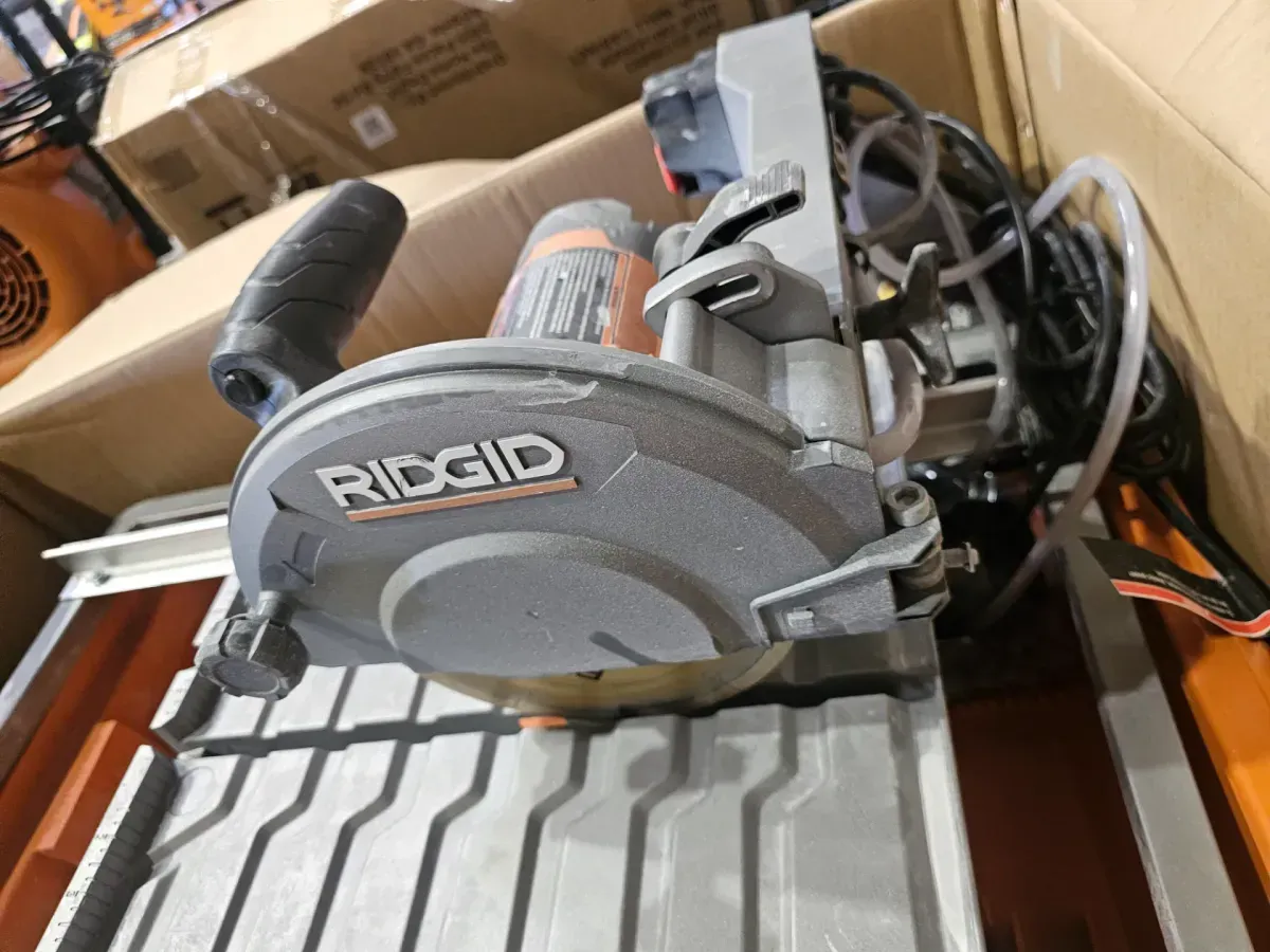 RIDGID 9-Amp 7 in. Blade Corded Wet Tile Saw with Stand - image 2