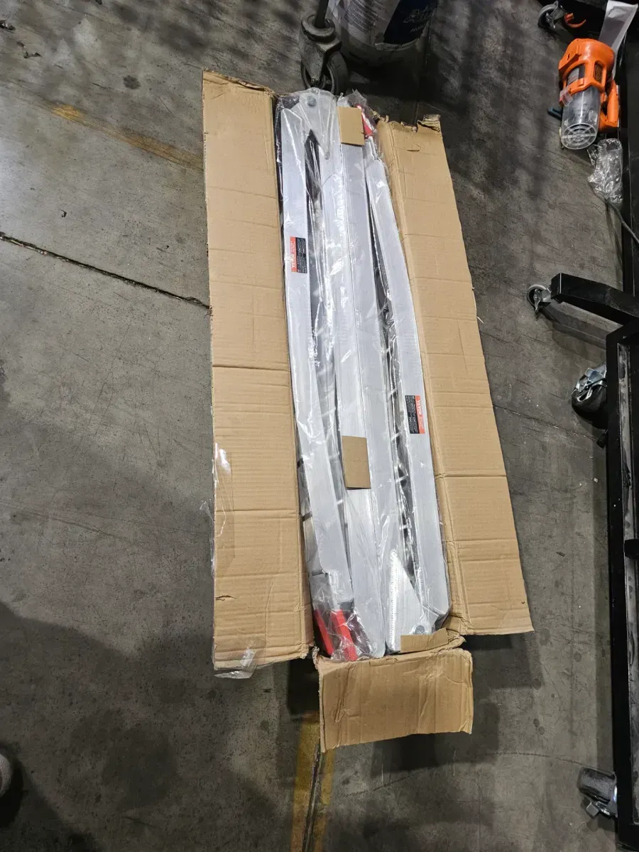 VEVOR Aluminum Loading Ramps (Set of 2) - image 2