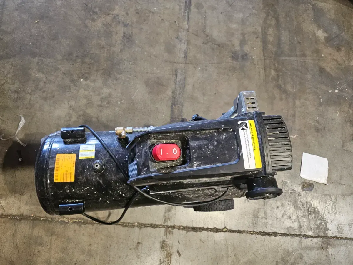 Husky 8 Gal. 150 PSI Portable Electric Oil-Free Horizontal Hotdog Air Compressor with Rubber Wheels and 1-Quick Coupler - image 4