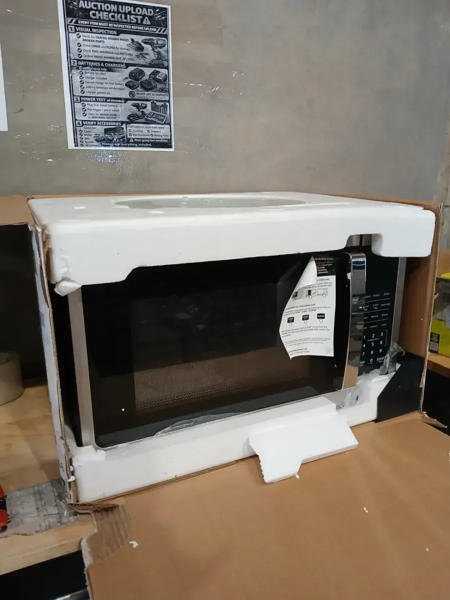 Vissani 1.5 cu. ft. 1000-Watt Countertop Microwave Stainless Steel with Air Fry and Sensor Cook - image 3