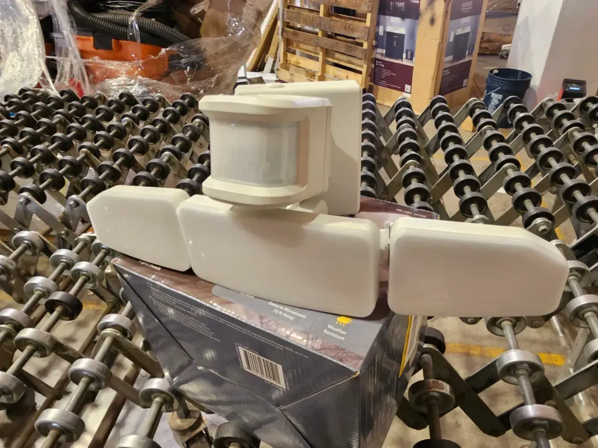 KODA 2000 Lumen Solar White Motion Sensing Integrated LED Security Flood Light - image 2