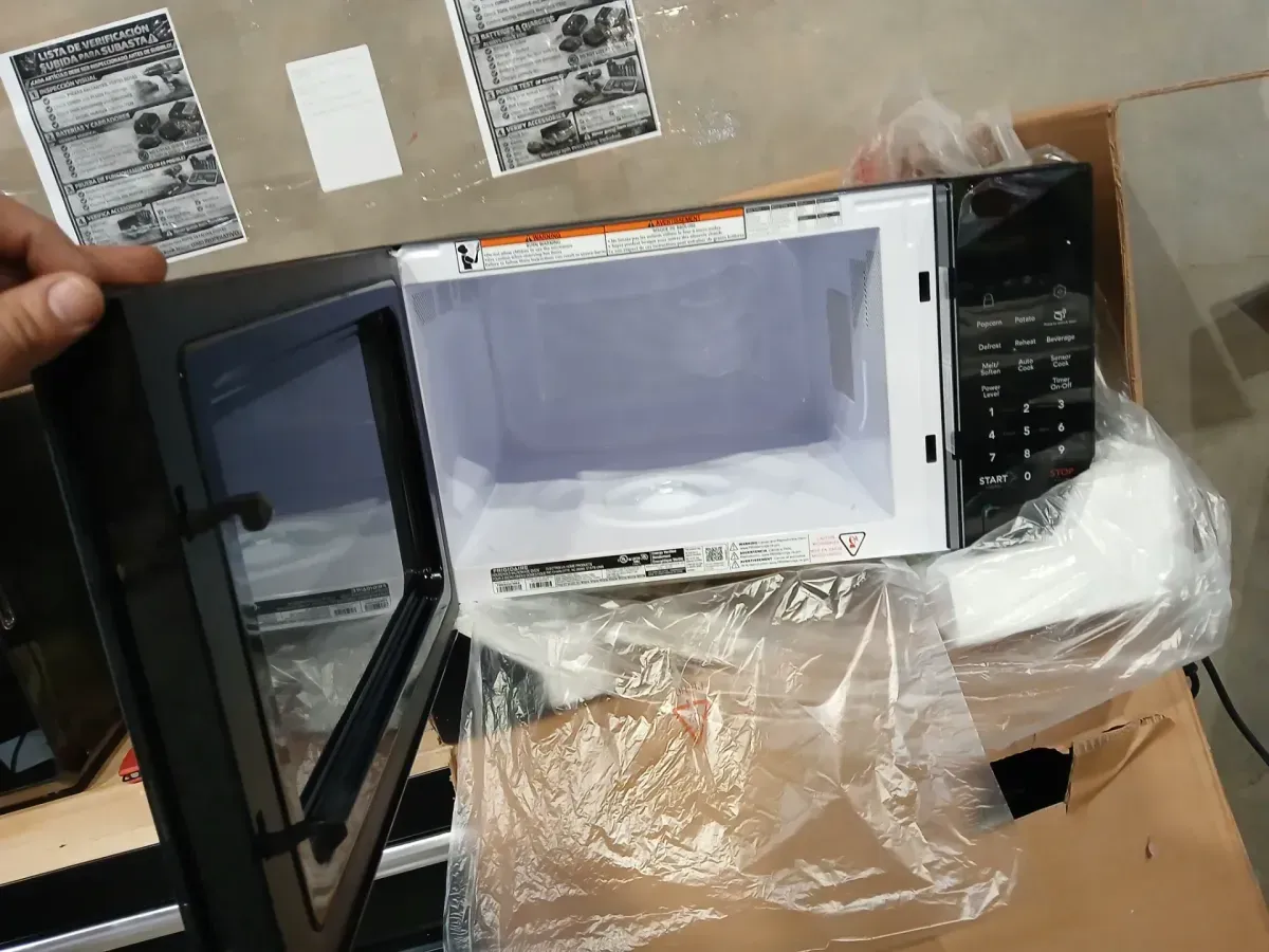 17.32 in. 0.7 cu. ft. Countertop Microwave in Black with Auto Cook, Express Cook, Child Safety Lock - image 5