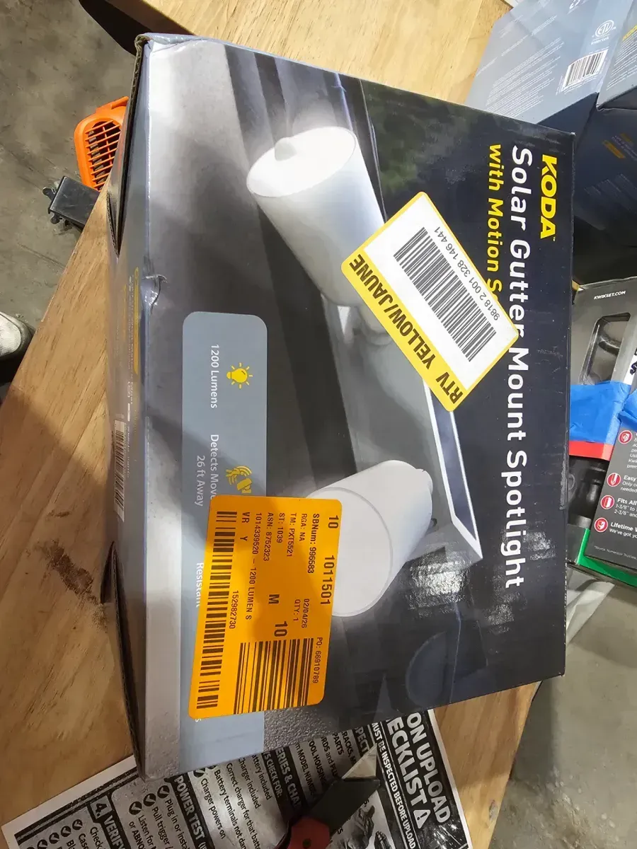 KODA 1200-Lumen Solar White Motion Sensing Dusk to Dawn Integrated LED Gutter Mount Flood Light - image 3