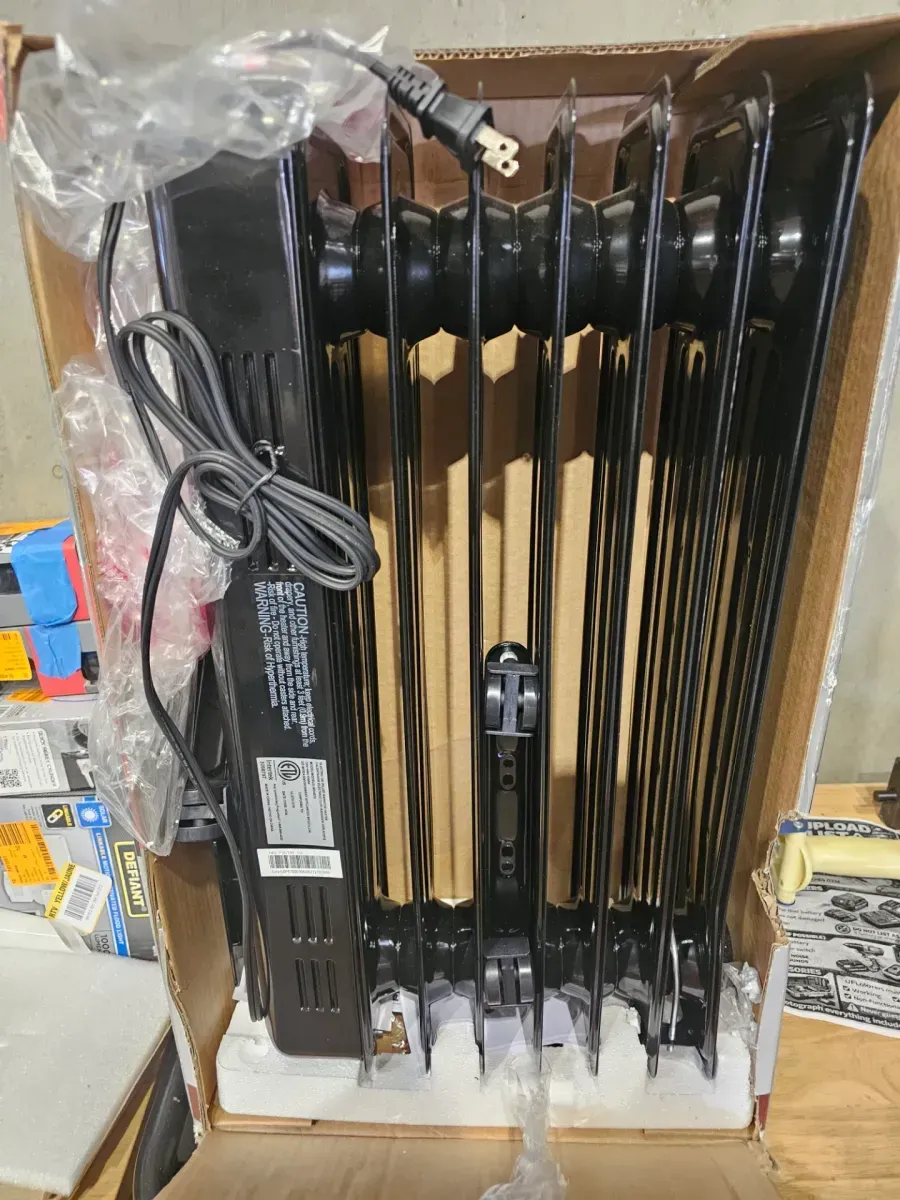 Pelonis 1,500-Watt Oil-Filled Radiant Electric Space Heater with Thermostat - image 3