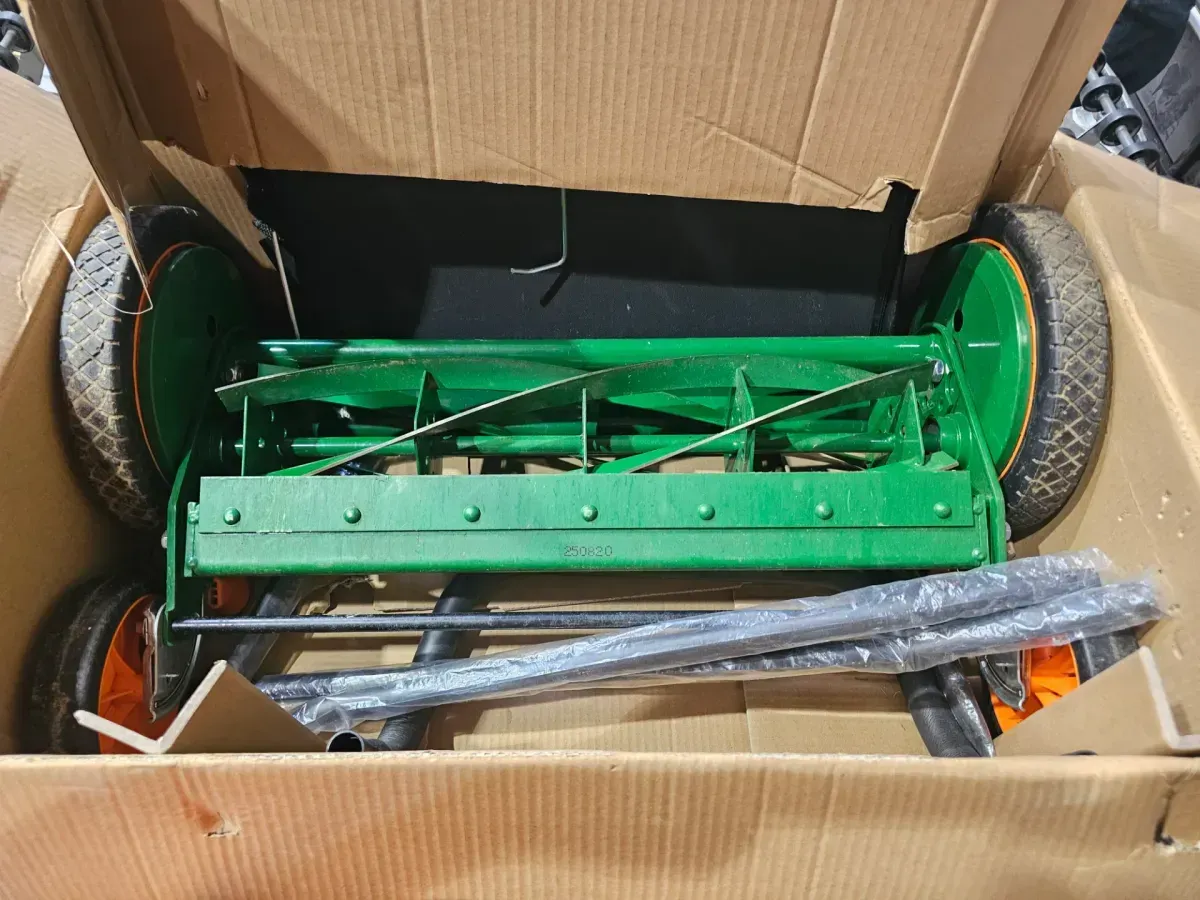 Scotts 20 in. Manual Walk Behind Reel Lawn Mower, Includes Grass Catcher - image 2