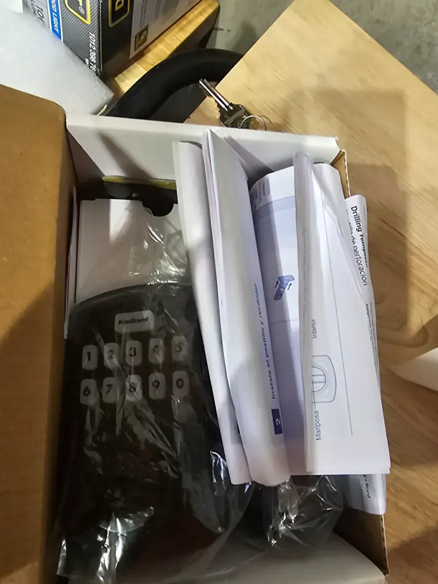 Kwikset Powerbolt 250 10-Button Keypad Venetian Bronze Transitional Electronic Deadbolt Door Lock - image 4