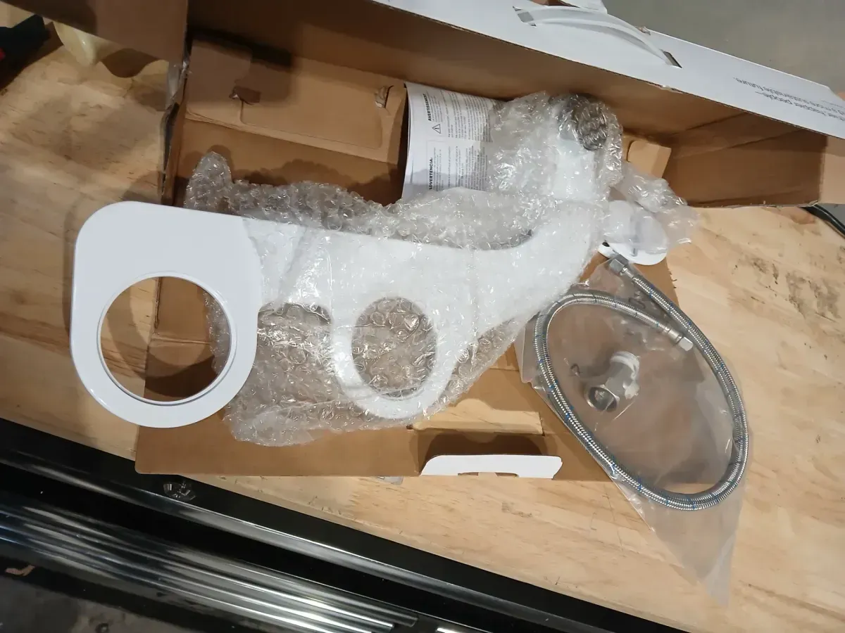 Brondell FreshSpa Comfort+ Ambient Temperature Non-Electric Bidet Attachment in White - image 4