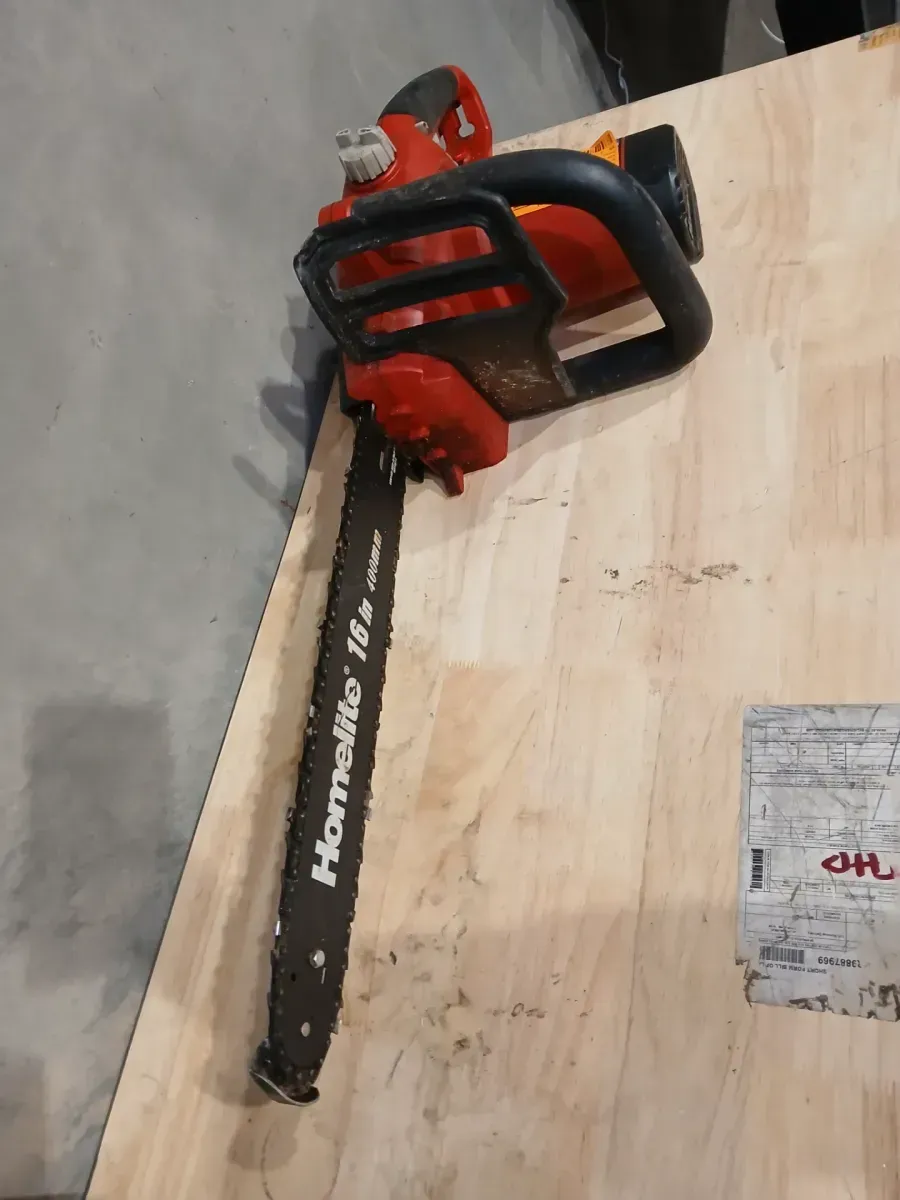 Homelite 16 in. 12 Amp Electric Chainsaw - image 3