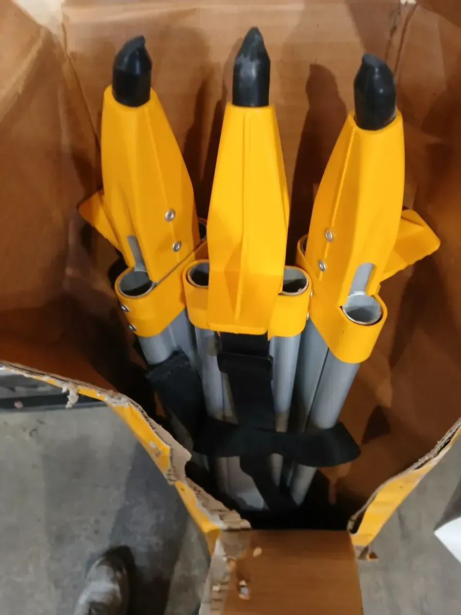 DEWALT Construction Tripod for Laser Level - image 4