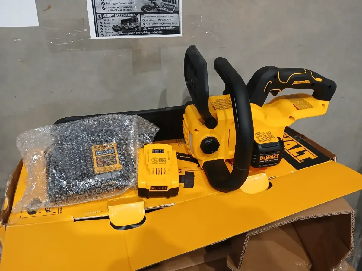 DEWALT 20V MAX 12in. Cordless Battery Powered Chainsaw Kit with (1) 5 Ah Battery and Charger - image 3