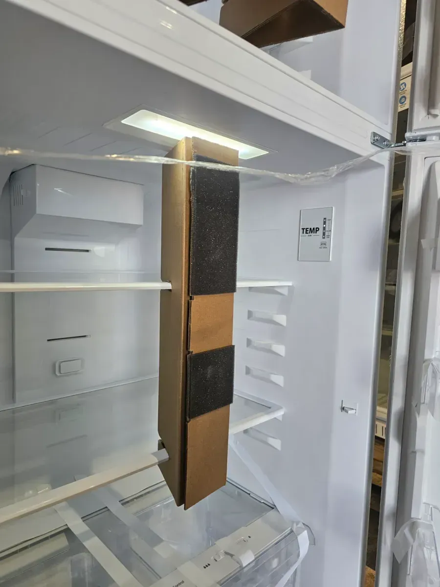 Vissani 18.1 cu. ft. Top Freezer Refrigerator with Adjustable Glass Shelving in White, Garage Ready - image 4