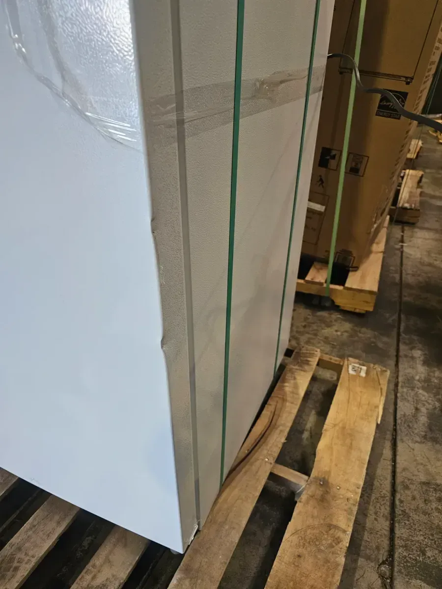 Vissani 18.1 cu. ft. Top Freezer Refrigerator with Adjustable Glass Shelving in White, Garage Ready - image 9