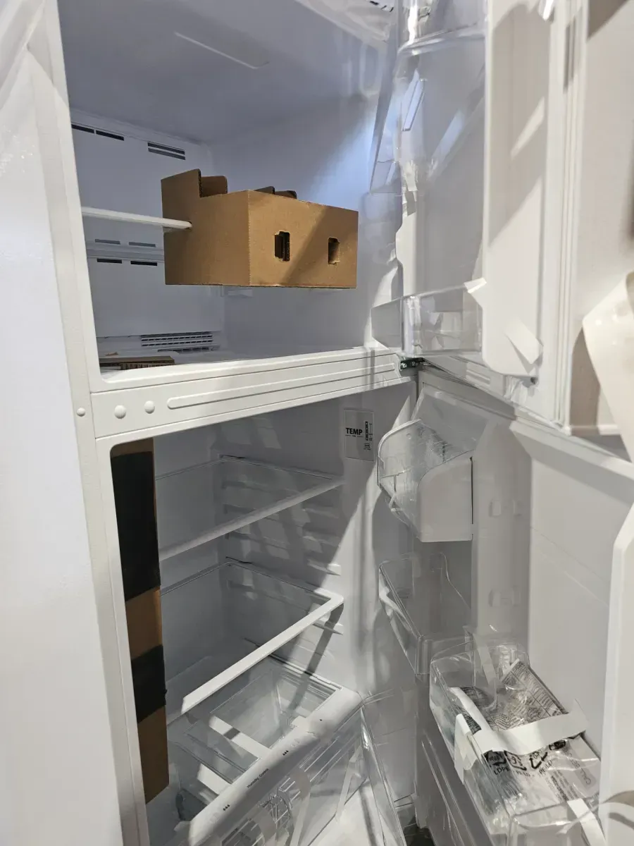 Vissani 18.1 cu. ft. Top Freezer Refrigerator with Adjustable Glass Shelving in White, Garage Ready - image 4