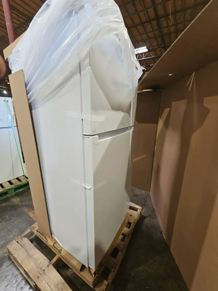 Vissani 18.1 cu. ft. Top Freezer Refrigerator with Adjustable Glass Shelving in White, Garage Ready - image 5