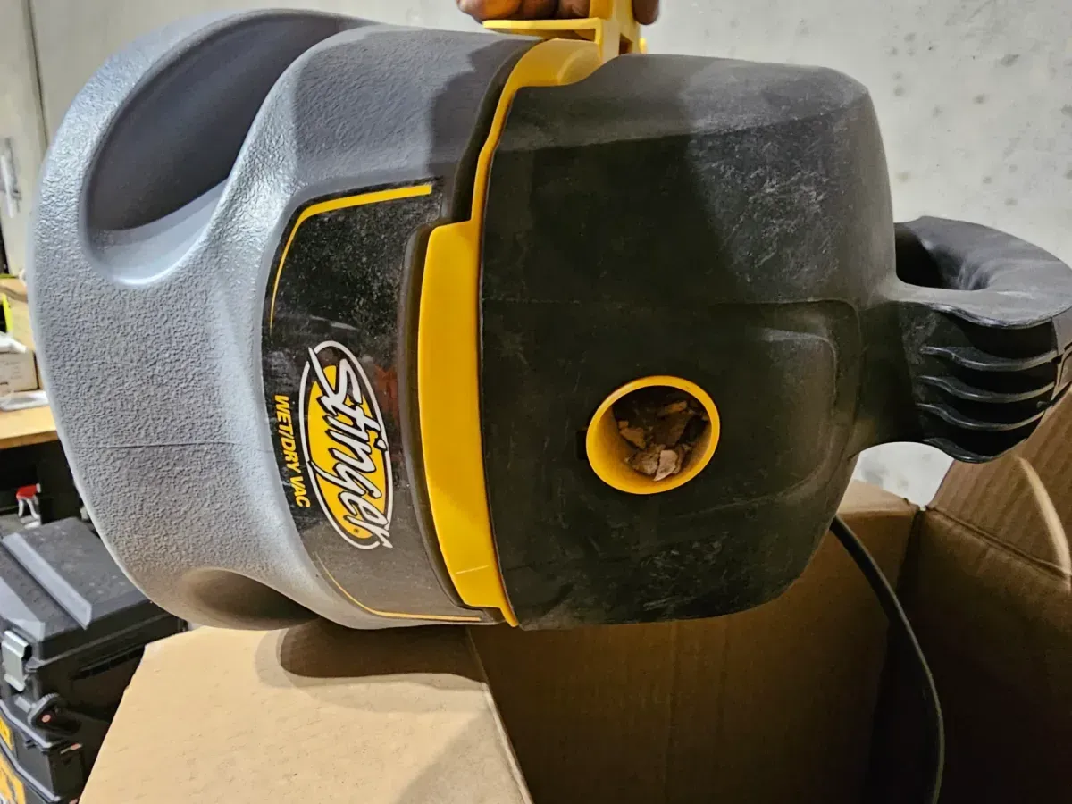 Stinger 2.5 Gal. 1.75 Peak HP Small Shop Vacuum Wet Dry Vac with Filter Bag, Hose, Utility and Car Nozzle Attachments HD2025 - image 3