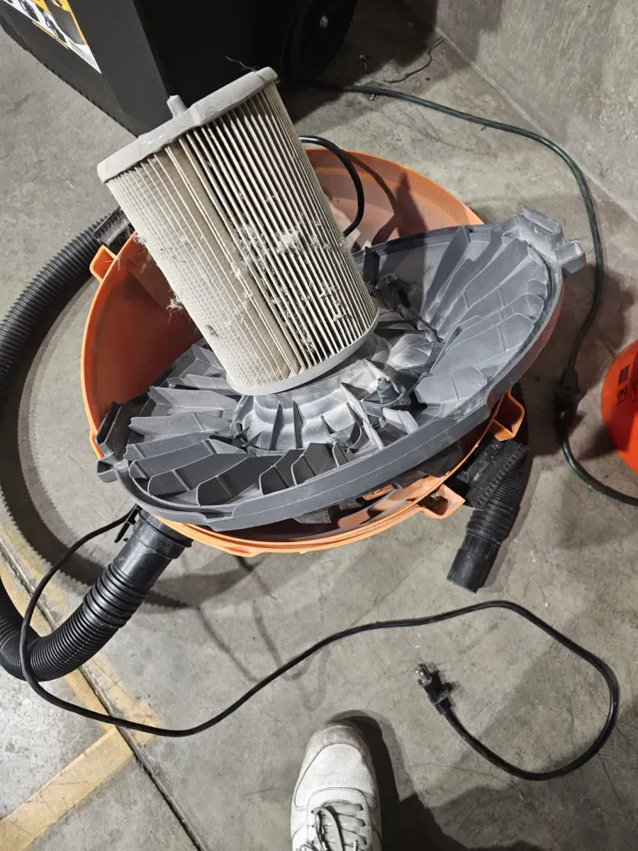 RIDGID 6 Gal. 3.5 Peak HP NXT Shop Vacuum Wet Dry Vac with General Debris Filter, Locking Hose and Attachments HD06001 - image 4