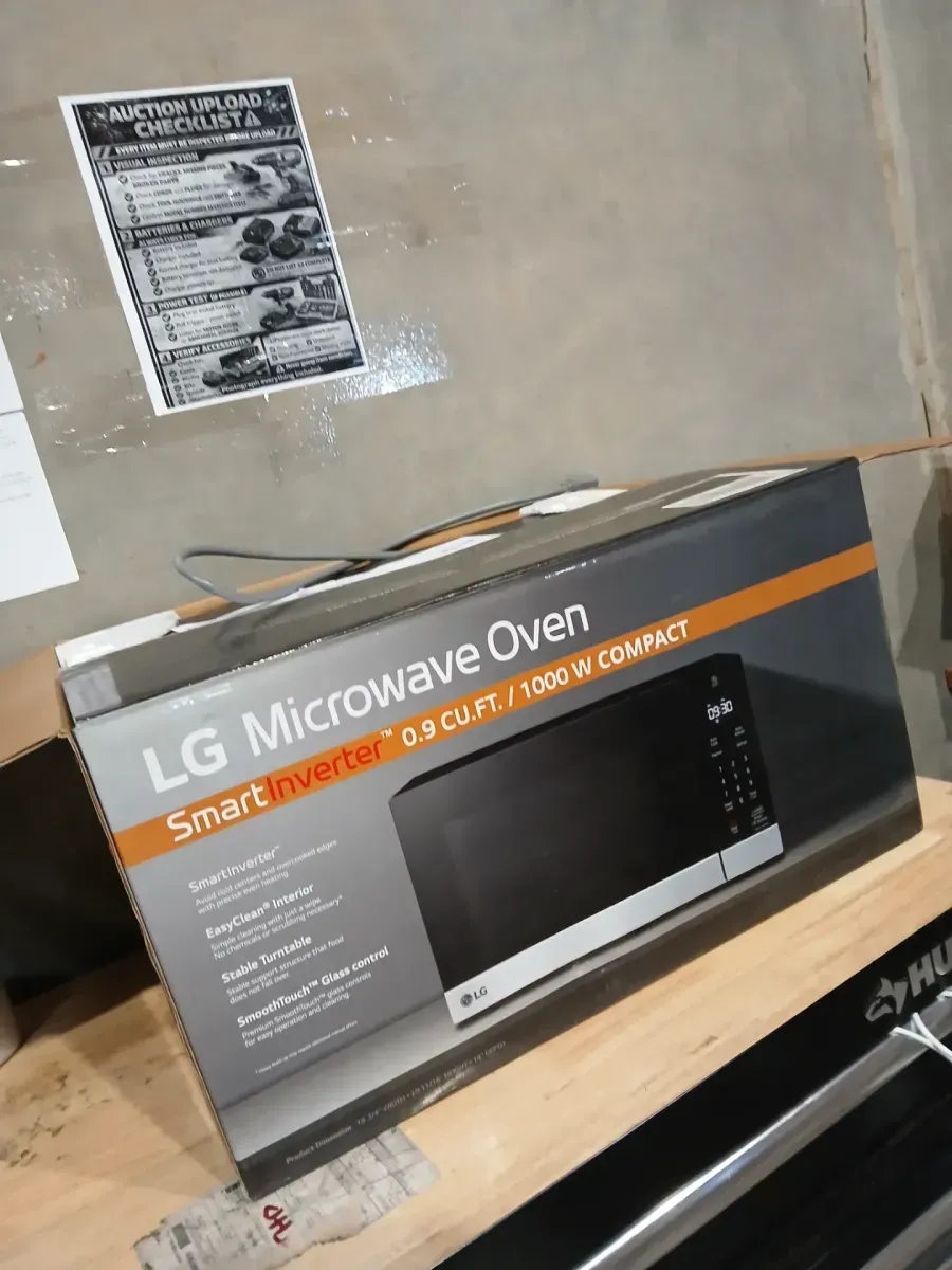 LG Smart Inverter 0.9 Cu. Ft. / 1000W Compact Microwave Oven - image 1