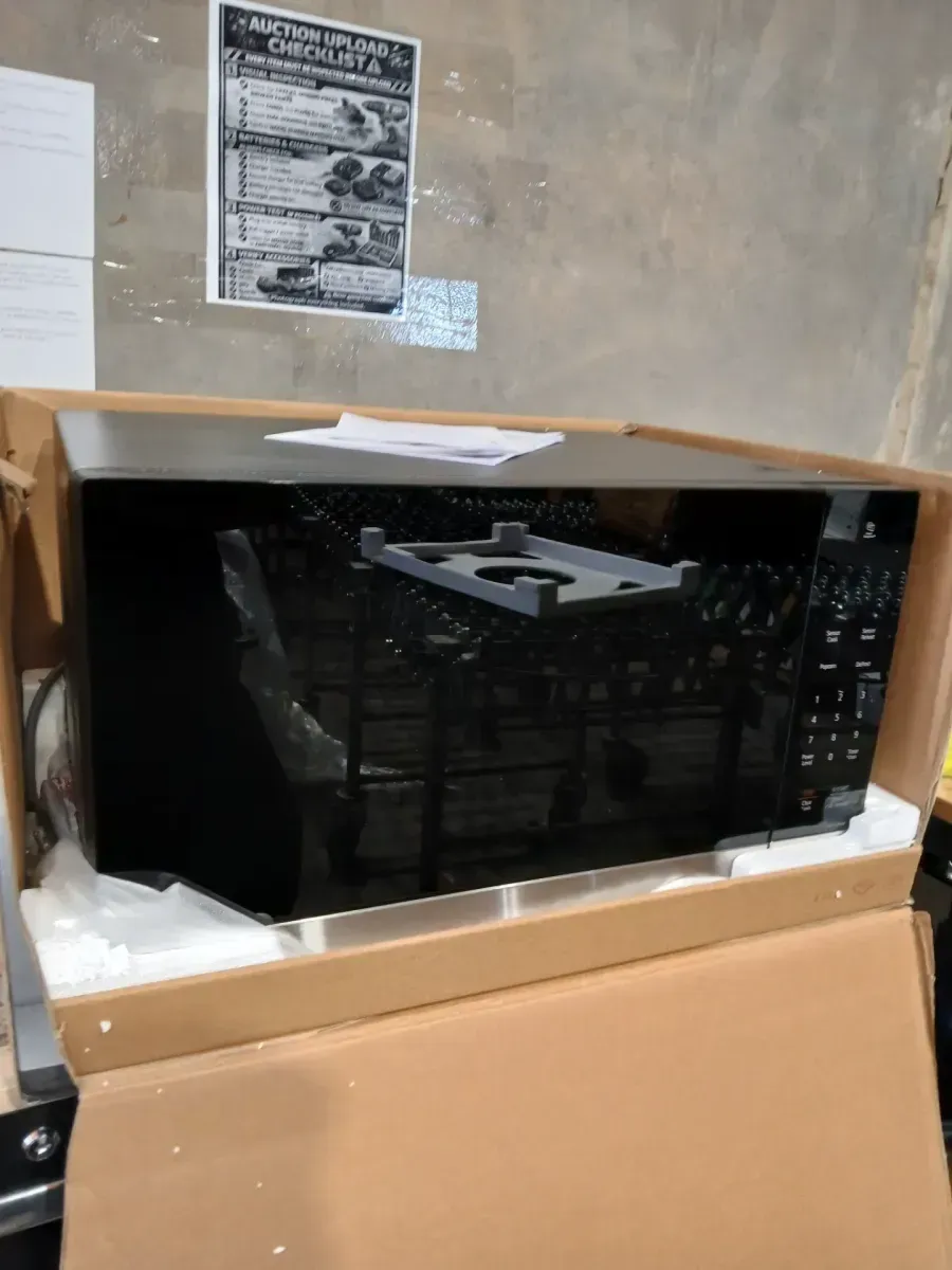 LG NeoChef 2.0 cu. ft. 1200-Watt Countertop Microwave in Stainless Steel with Smart Inverter - image 4