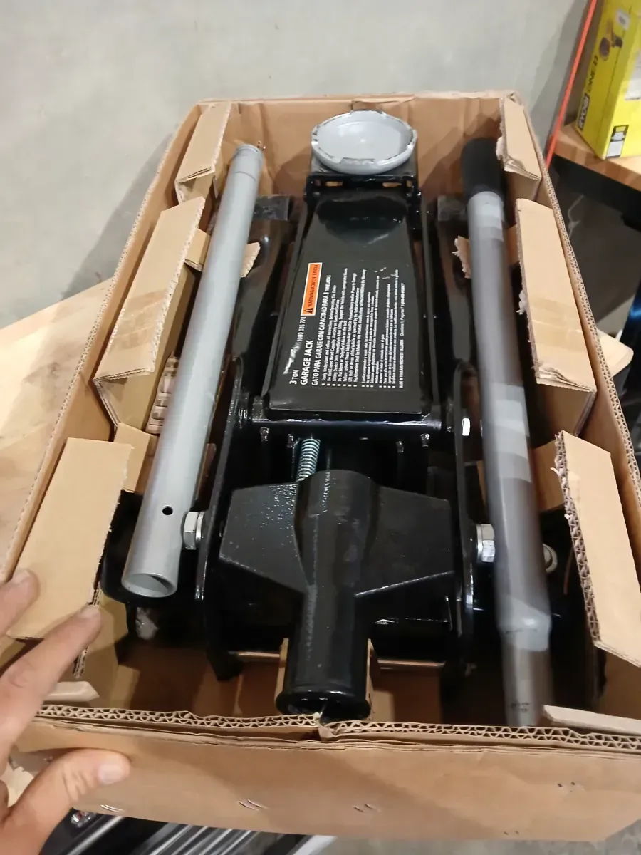 Husky 3-Ton Garage Jack - image 2